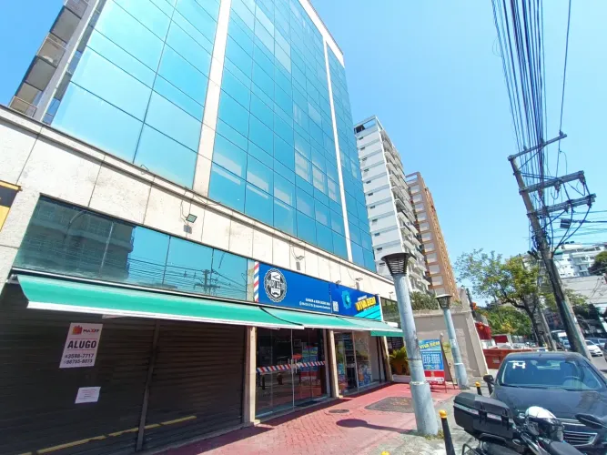 Loja para locação com 56m² e jirau, na Freguesia (Jacarepaguá) - Rua Tirol