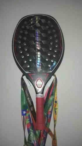 Raquete de beach em perfeito estado, só pega e jogar!! Acompanha bolsa