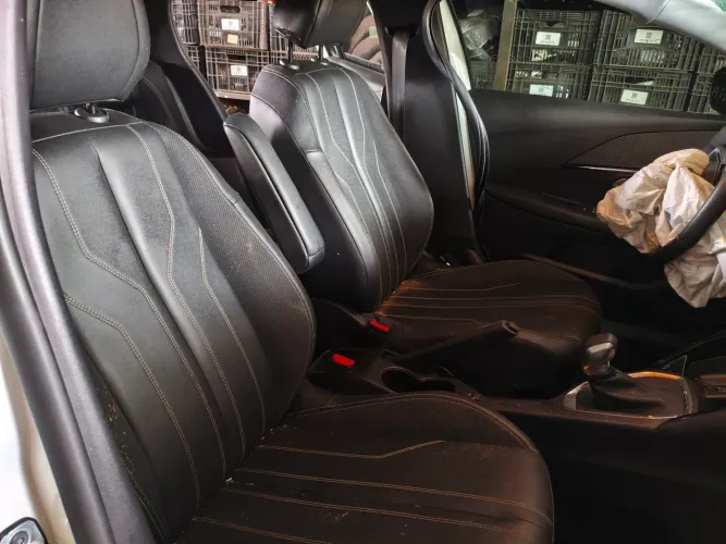 VENDO BANCOS DE COURO PEUGEOT 208 2022