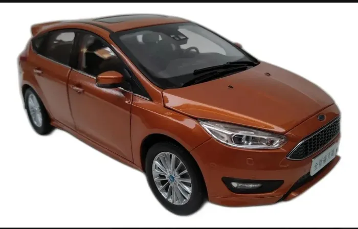 Miniatura Ford Focus 1:18