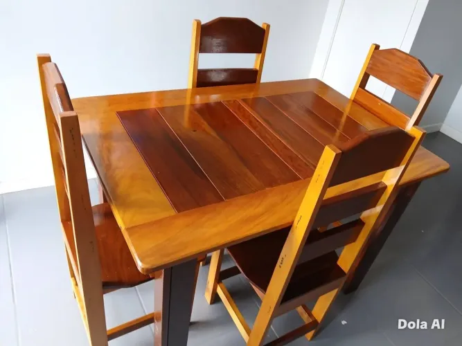 Jogo de mesa com 4 cadeiras 