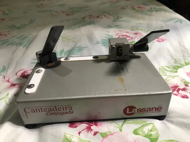 Máquina cortar canto conjugada e guilhotina facão