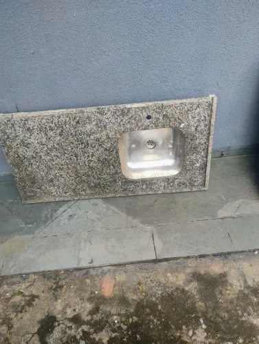 Vendo está pia e tanque de louça. Quem ver leva chama no zap *.