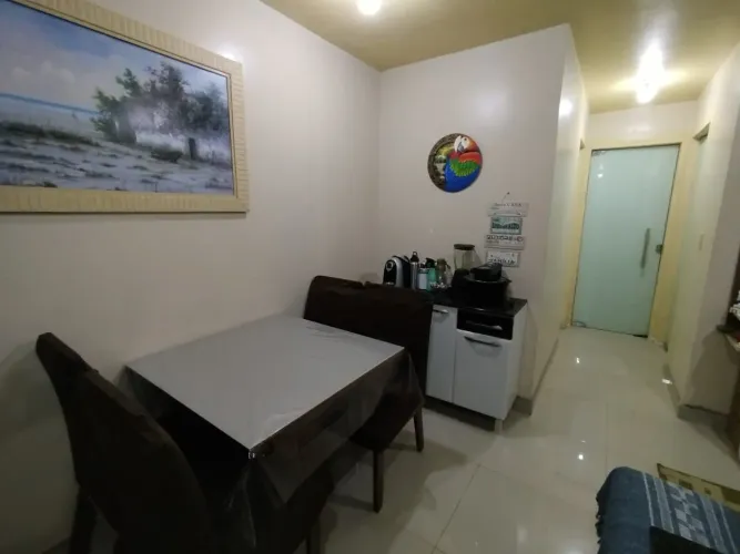 Vendo Mesa de Jantar com 4 Cadeiras