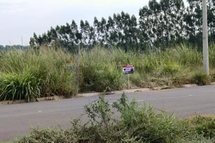 Terreno a venda. 160 m² R$ 85.000,00 Na avenida principal do Bairro Vista Verde em Capivar
