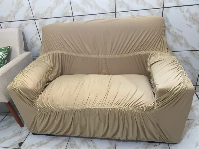 Vendo sofá dois lugares! intacto só com algumas manchas, dou uma capa bege! *93