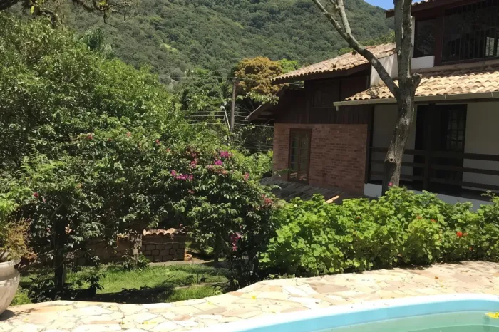 Casa de vila para venda em São João do Rio Vermelho com 8 quartos, sendo 7 suítes, 640m²