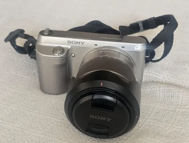Sony NEX-F3