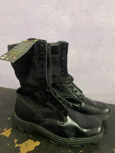 Vendo coturno novo tamanho 40
