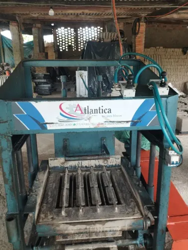 Máquina semi automática pneumática nova de blocos