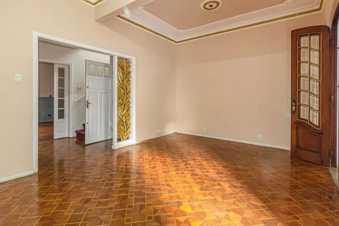 Casa à Venda - Bela Vista, 8 Quartos, 400 m2