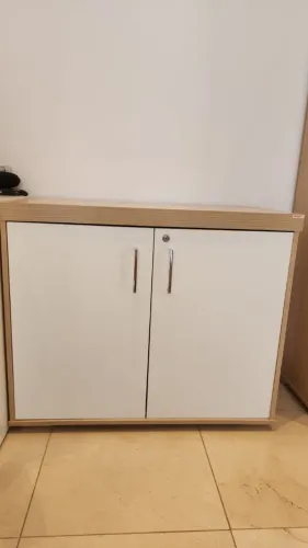 Balcão para Escritório Tamburato com 2 Portas | Artany:carvalho/branco