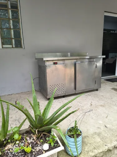 Balcão refrigerado inox 220v gelando muito bem dependendo do local entrega grátis hoje