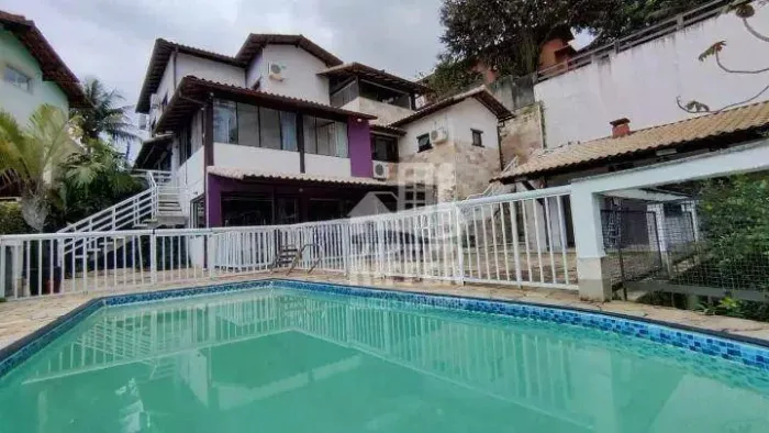 Casa com 4 quartos à venda no Ubá V, 343 m² por R$ 1.225.000 - Pendotiba - Niterói/RJ