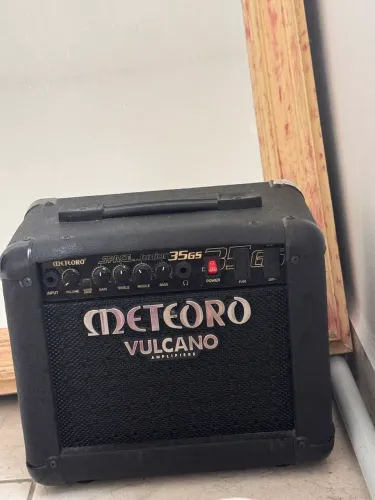 Amplificador para guitarra Meteoro Vulcano Space Junior Bass 35BS