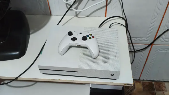 Xbox one s 1tb 1 controle 1 jogo