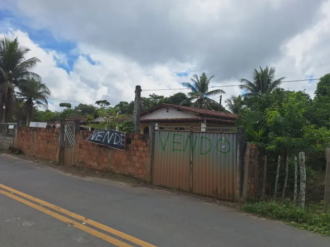 Vendo uma casa em cachoeira Bahia 