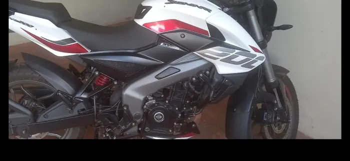 Dominar 200cc 4,6 km único dono, moto sem marcas batida