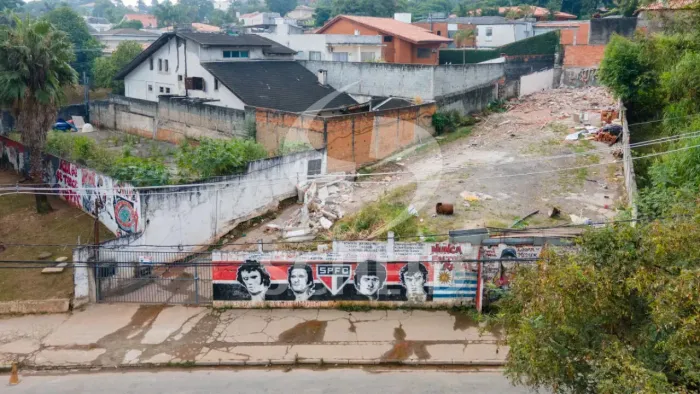 TERRENO À VENDA NO MORUMBI - 725 METROS