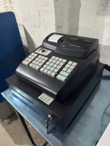 Caixa registradora semi- nova estado de nova
