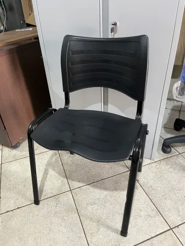Cadeira fixa em pvc - nova 