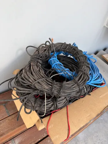 Fios de alumínio