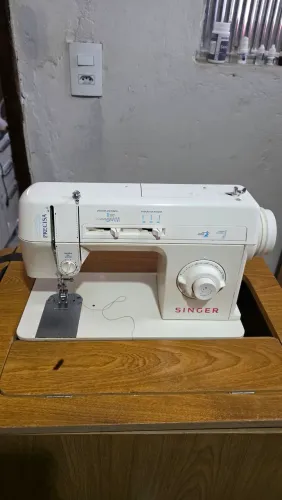 Maquina de Costura Singer