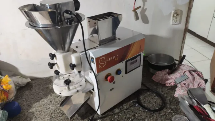MAQUINA DE MODELAR SALGADOS