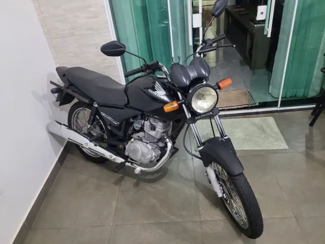 TITAN 2004 ES+DISCO NA FRENTE