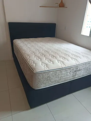 URGENTE! Cama Casal Queen Alta e ROBUSTA. Preço Baixo