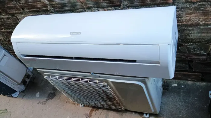 Ar condicionado split Agrato de 18 mil BTUs serpentina cobre com controle semi novo 