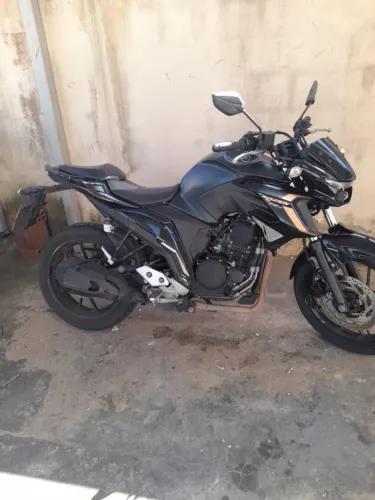 ? Yamaha Fazer FZ25 ABS 2023/2024 - Apenas 12.800 km!