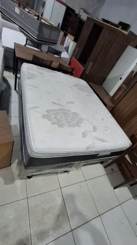 CAMA BOX QUEEN SEMI-NOVA 