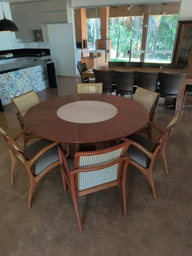 Conjunto Mesa e Cadeiras - Excelente Oportunidade