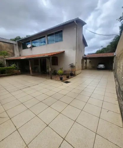 Imóvel para venda tem 142 metros quadrados com 4 quartos