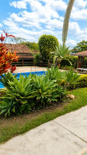 ? Sítio para Temporada | Piscina | 8 Quartos | Até 25 Pessoas | A partir de R$ 1.500/Fim