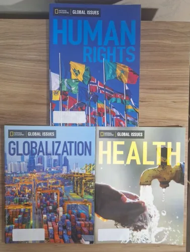 3 livros Global Issues - National Geographic - Human Rights, Globalization e Health