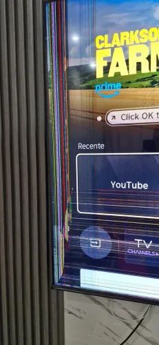 Tela trincada TV 75Q6QV hisense