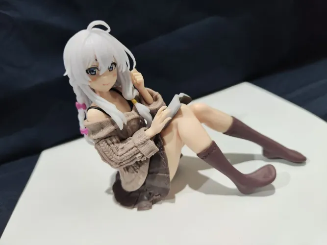 Figure Action Elaina 10cm Anime Jornada de Elaina Brinquedo Colecionável Enfeite