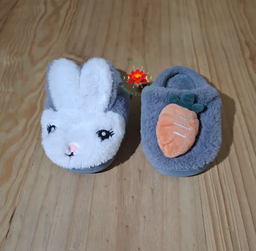 Pantufa Infantil Coelhinho e Cenoura Tam.24/25