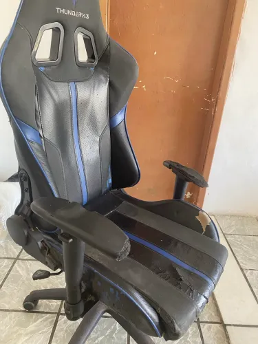 Cadeira Gamer ThunderX3 Usada - Azul e Preta