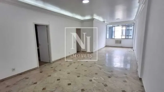 Amplo Apartamento 3 Quartos com Dependência Completa em Copacabana Rua Nobre!