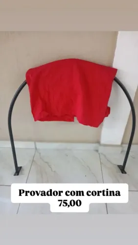Provador com a cortina