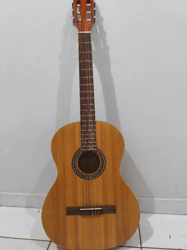 Vendo um violão Giannini