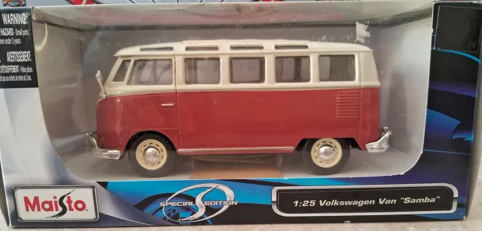 Miniatura Volkswagen Van Samba Vermelha escala 1.25