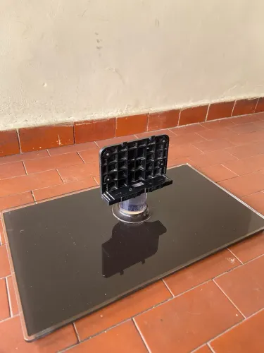 Base para televisão de vidro