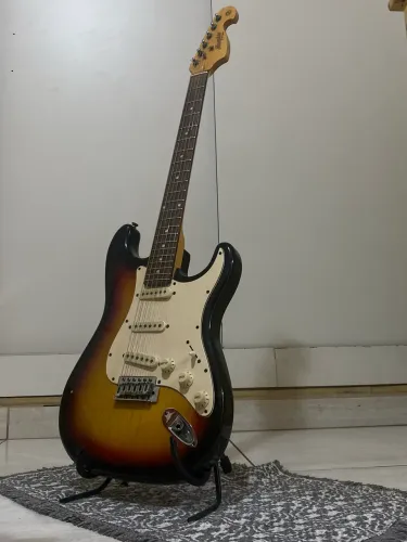 Guitarra Elétrica Stratocaster Maple Escala 25,5mm 3 Captadores - Sunburst - Memphis