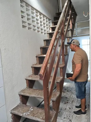 escada de madeira muiracatiara 3m