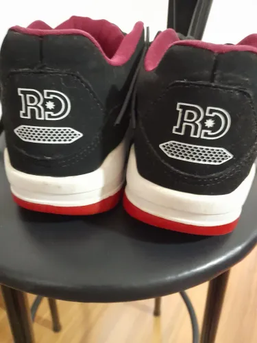 Tenis Redikal estiloso 
