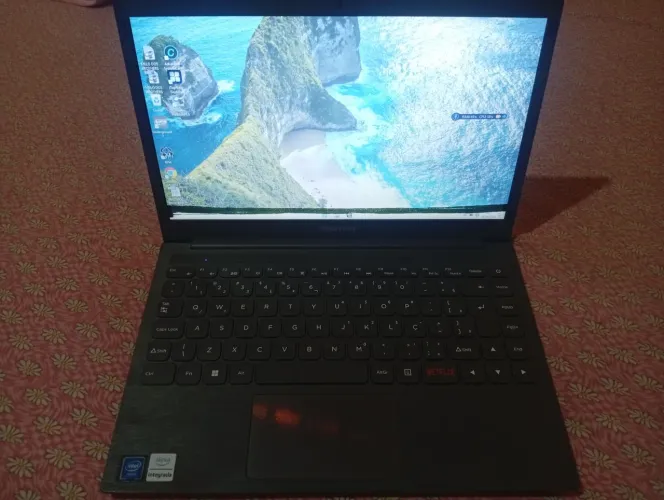 VENDE-SE UM NOTEBOOK POSITIVO EM ÓTIMO ESTADO